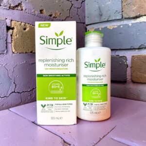 کرم Simple – حاوی ویتامین و نیاسینامید، مناسب همه نوع پوست (125ml)